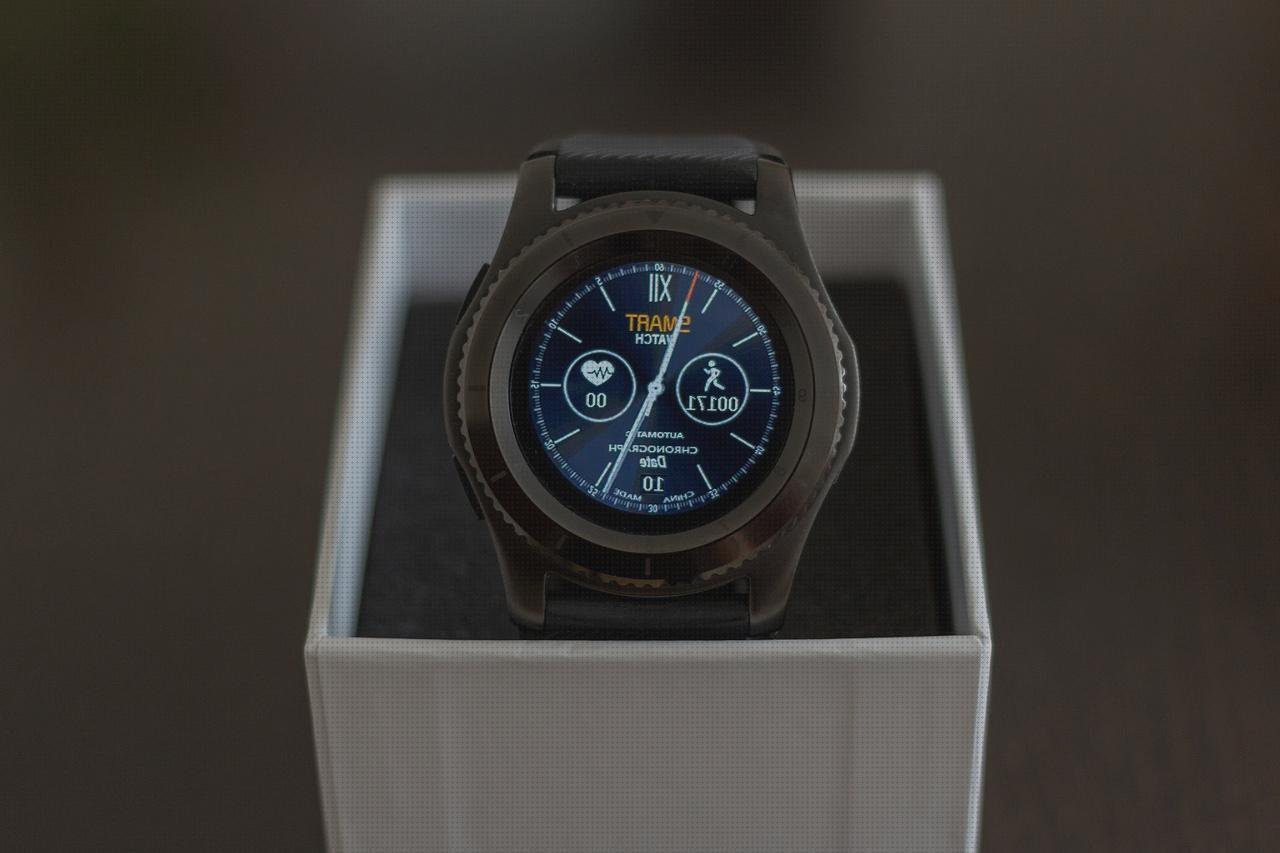 Review de reloj deportivo negro analogico hombre
